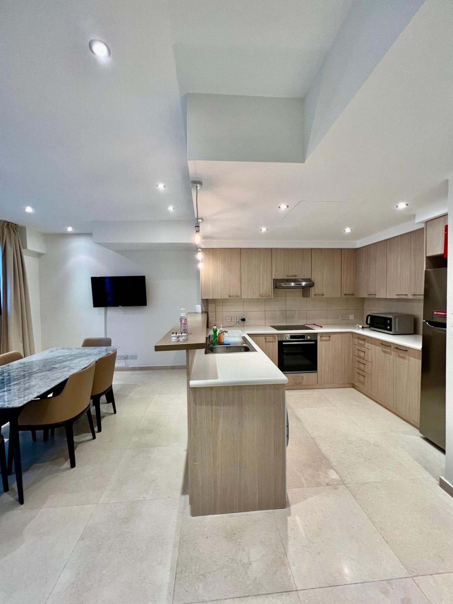 Aphrodite Plaza Larnaca Phòng bức ảnh