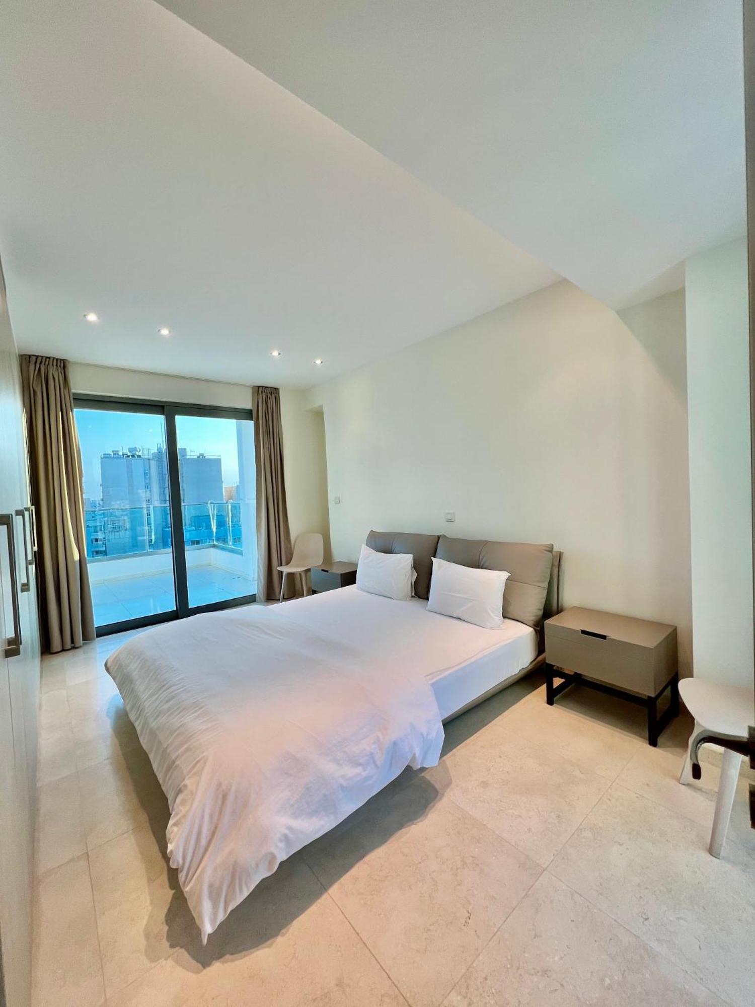 Aphrodite Plaza Larnaca Phòng bức ảnh