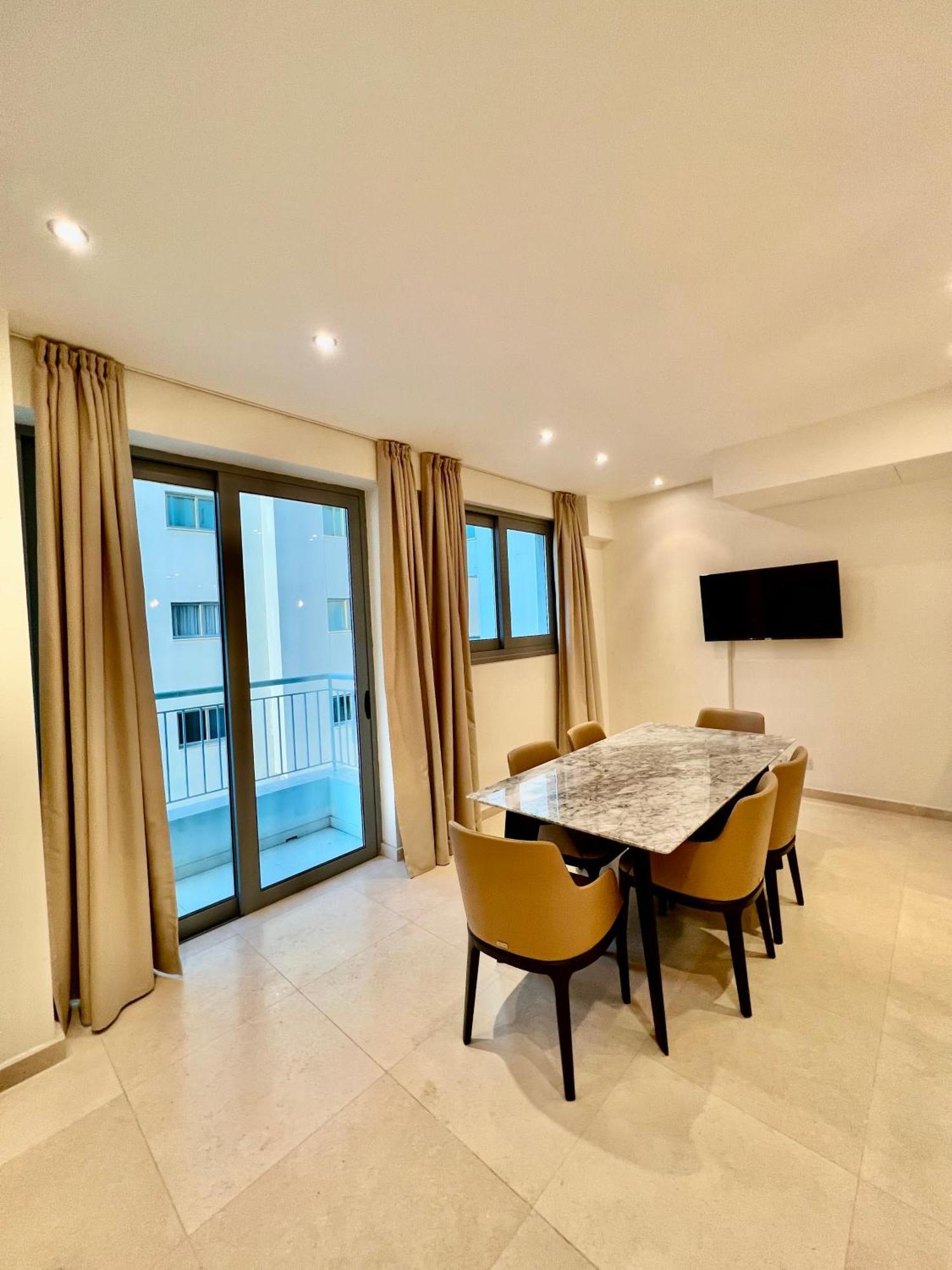 Aphrodite Plaza Larnaca Phòng bức ảnh