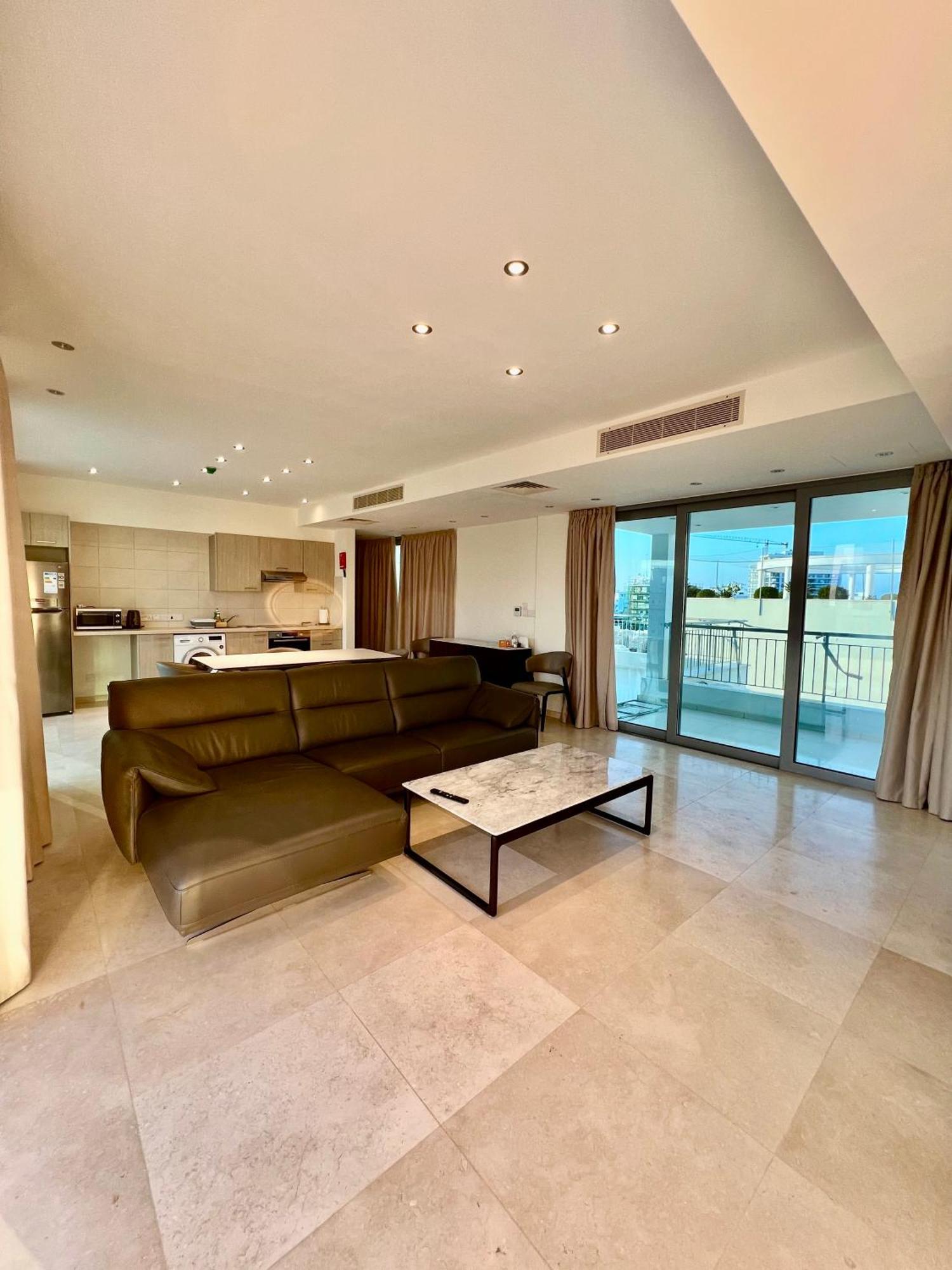Aphrodite Plaza Larnaca Phòng bức ảnh