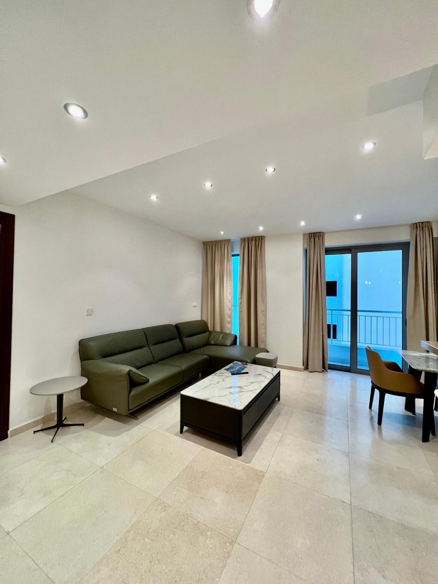 Aphrodite Plaza Larnaca Phòng bức ảnh
