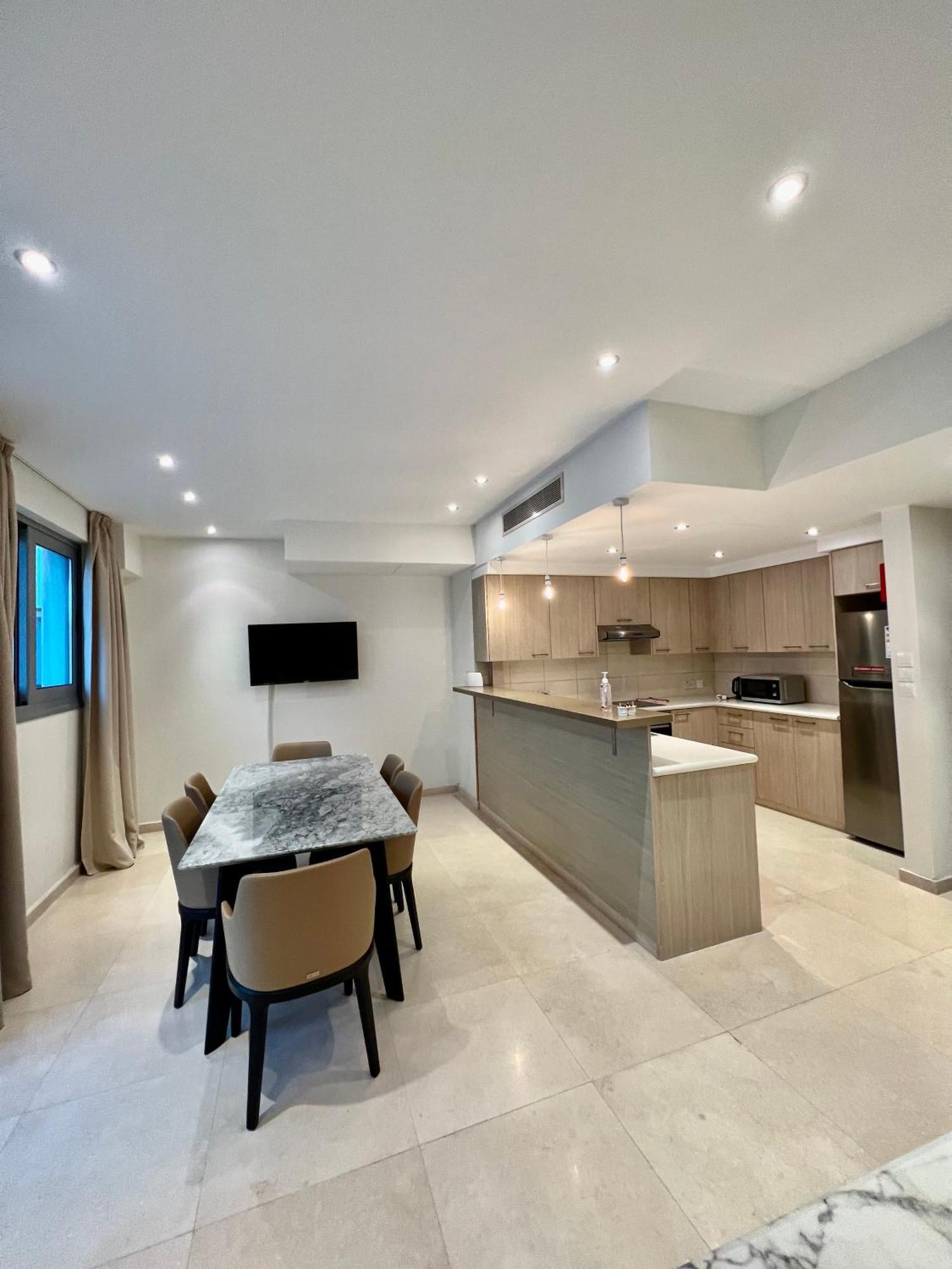Aphrodite Plaza Larnaca Phòng bức ảnh