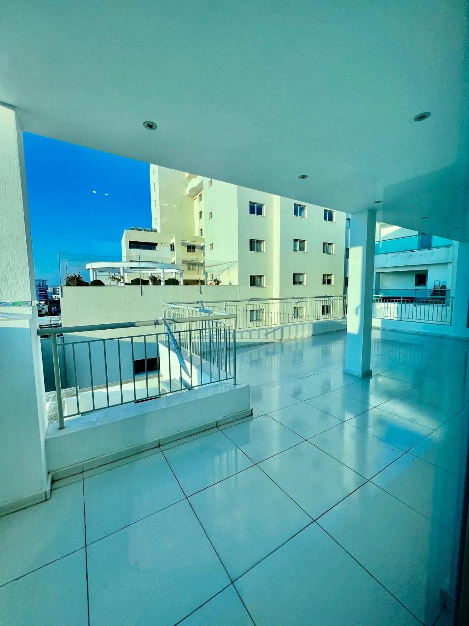 Aphrodite Plaza Larnaca Phòng bức ảnh