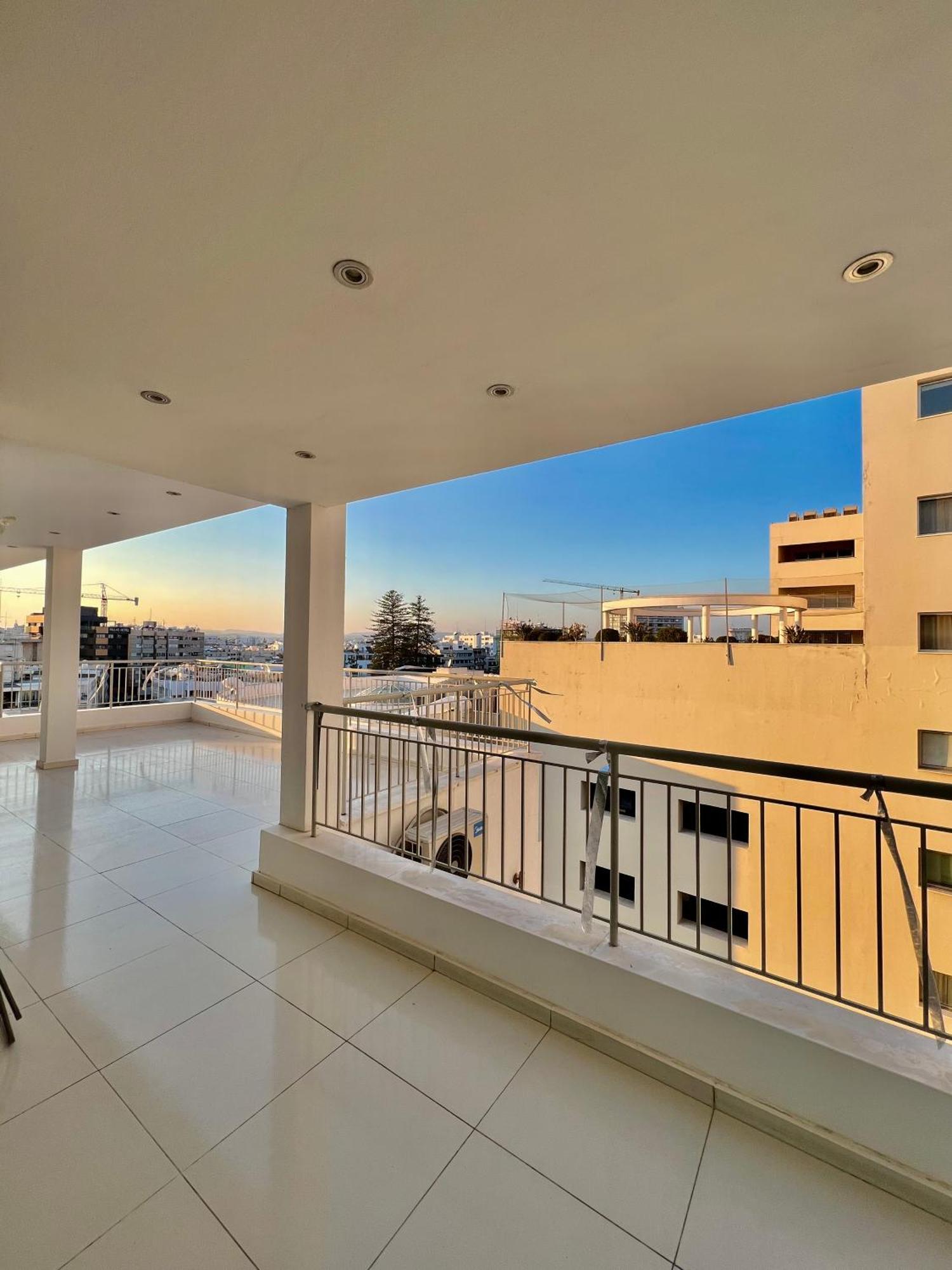 Aphrodite Plaza Larnaca Phòng bức ảnh