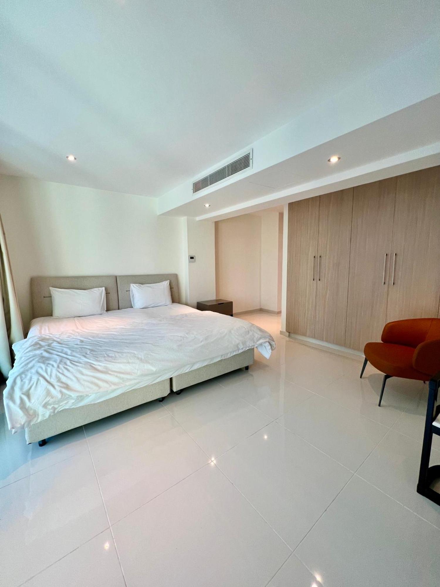 Aphrodite Plaza Larnaca Phòng bức ảnh