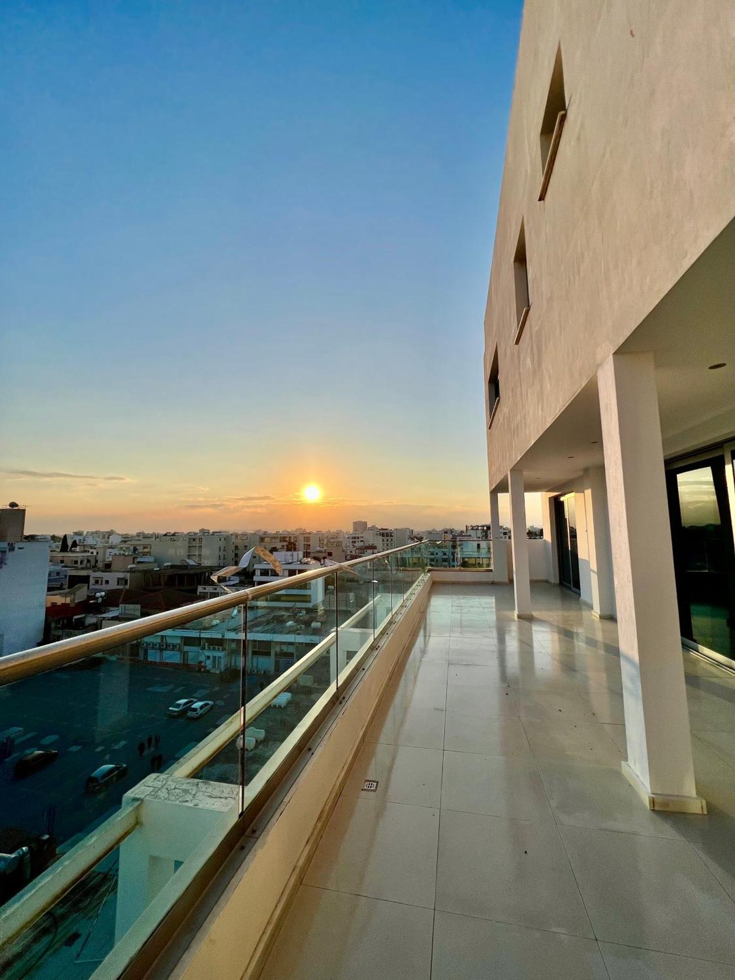 Aphrodite Plaza Larnaca Phòng bức ảnh
