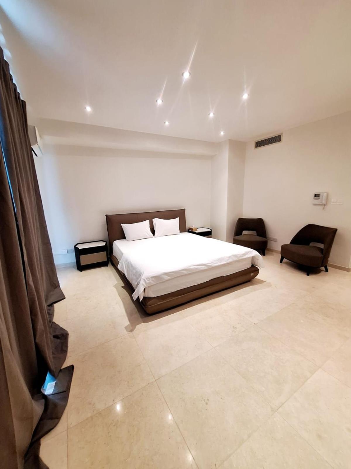 Aphrodite Plaza Larnaca Ngoại thất bức ảnh